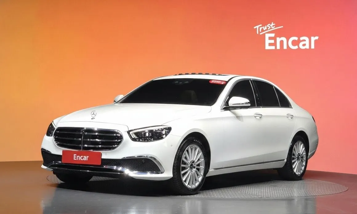 Mercedes-Benz E-Class — фото 1