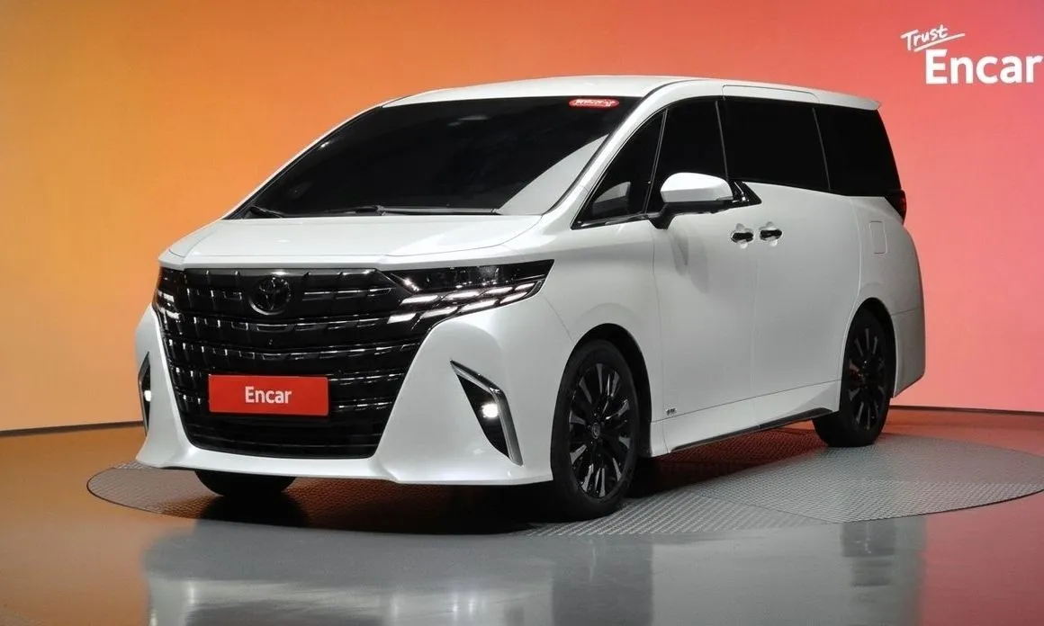Toyota Alphard — фото 1