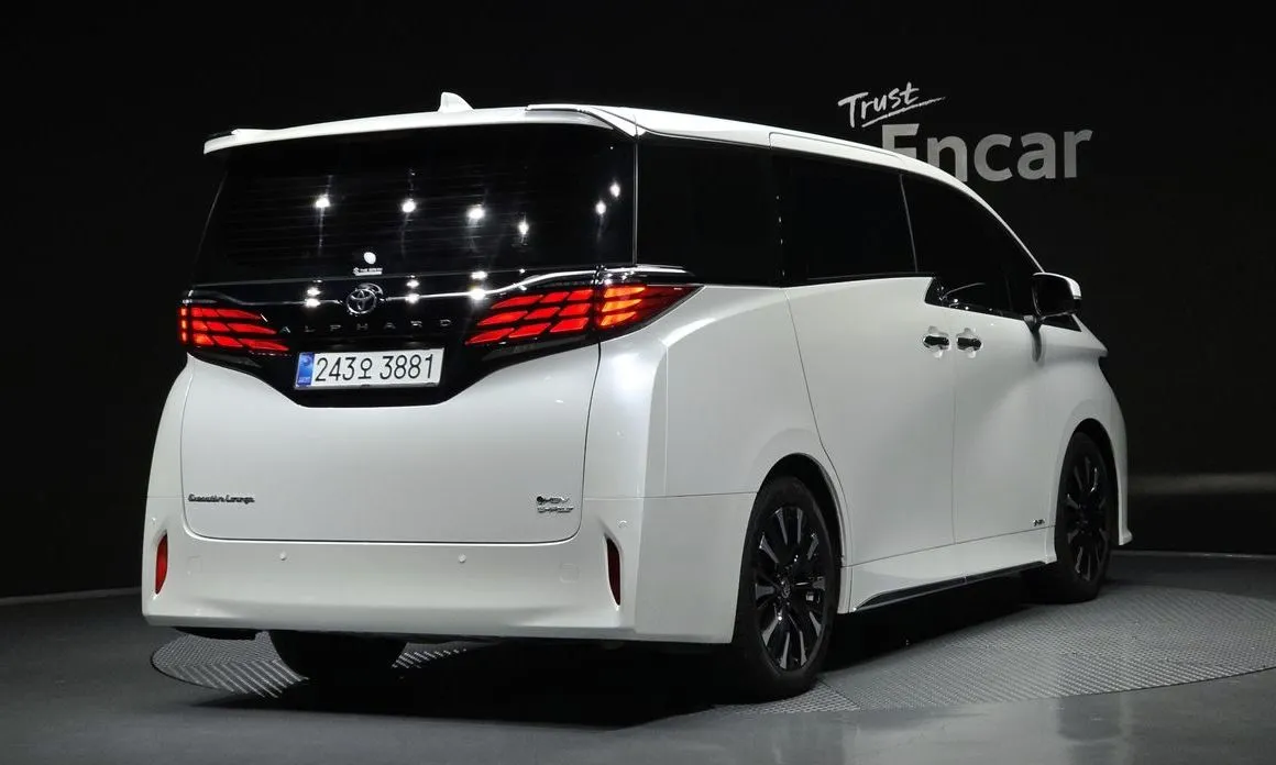 Toyota Alphard — фото 5