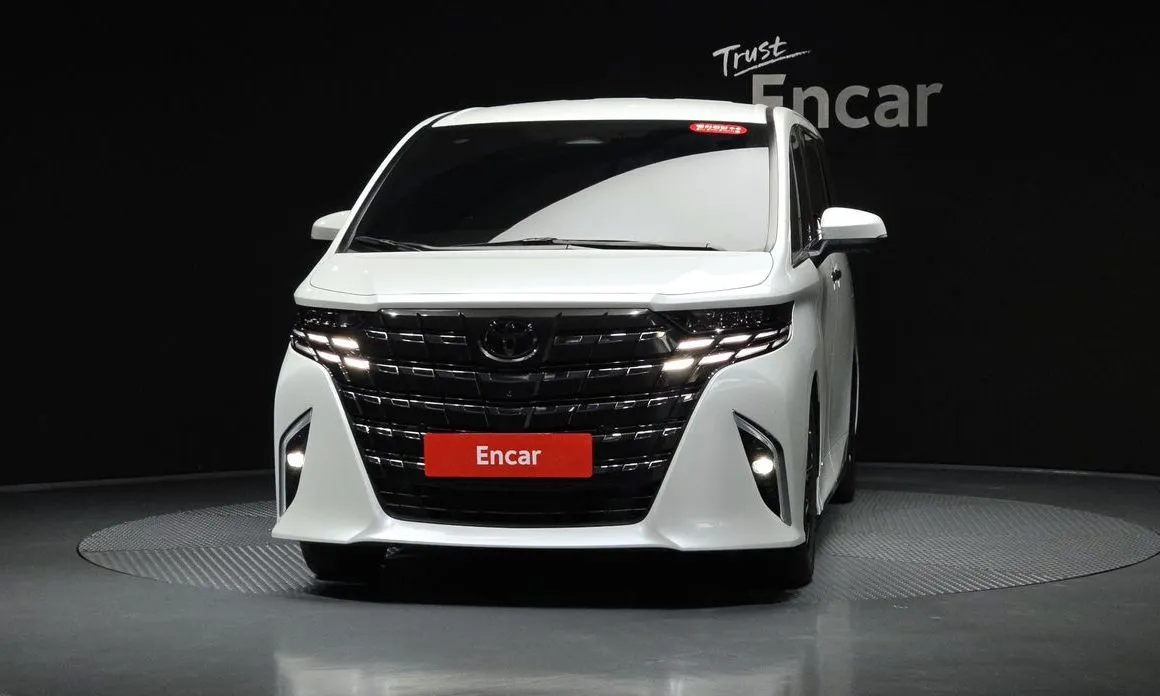Toyota Alphard — фото 2