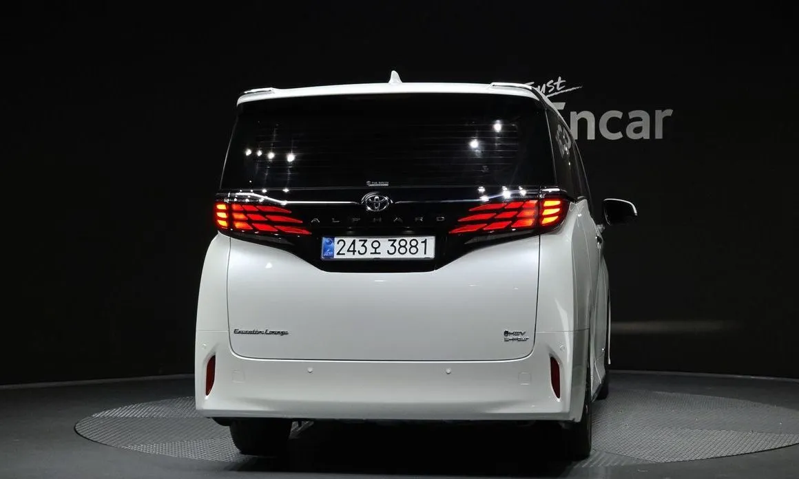 Toyota Alphard — фото 3
