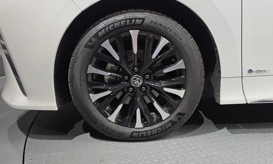 Toyota Alphard — фото 10