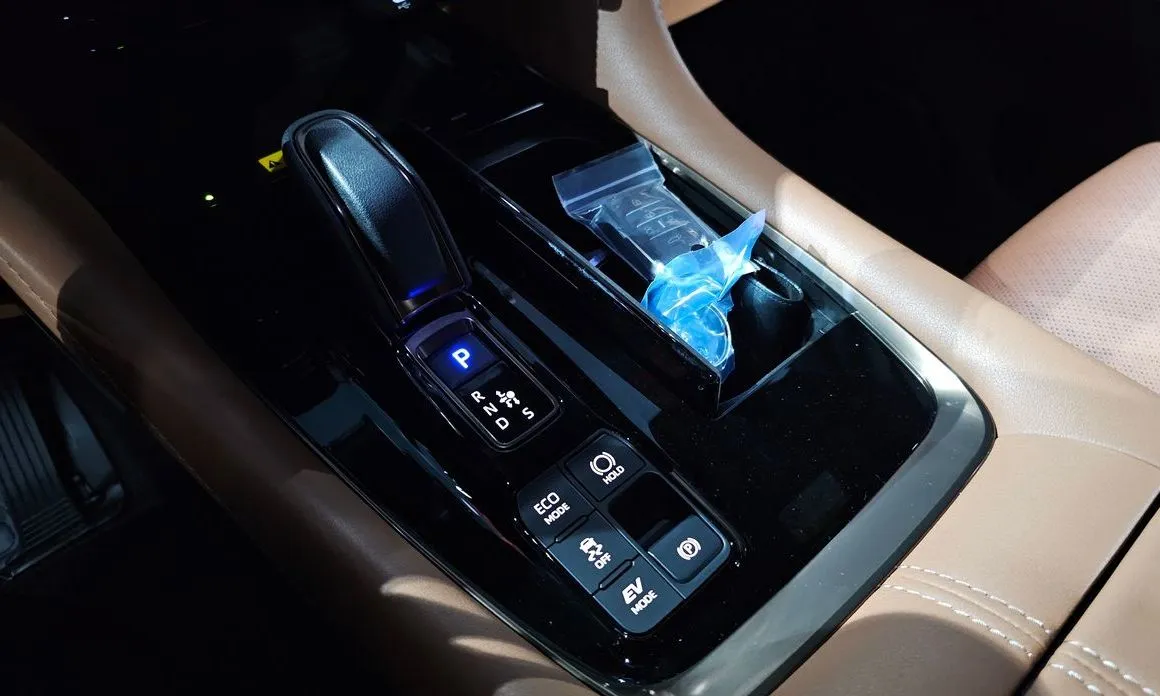 Toyota Alphard — фото 9