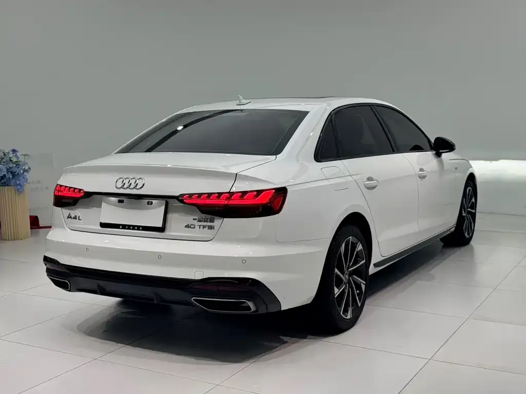 Audi A4L — фото 2