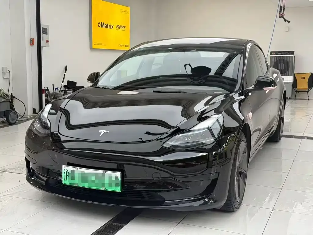 Tesla Model 3 — фото 1