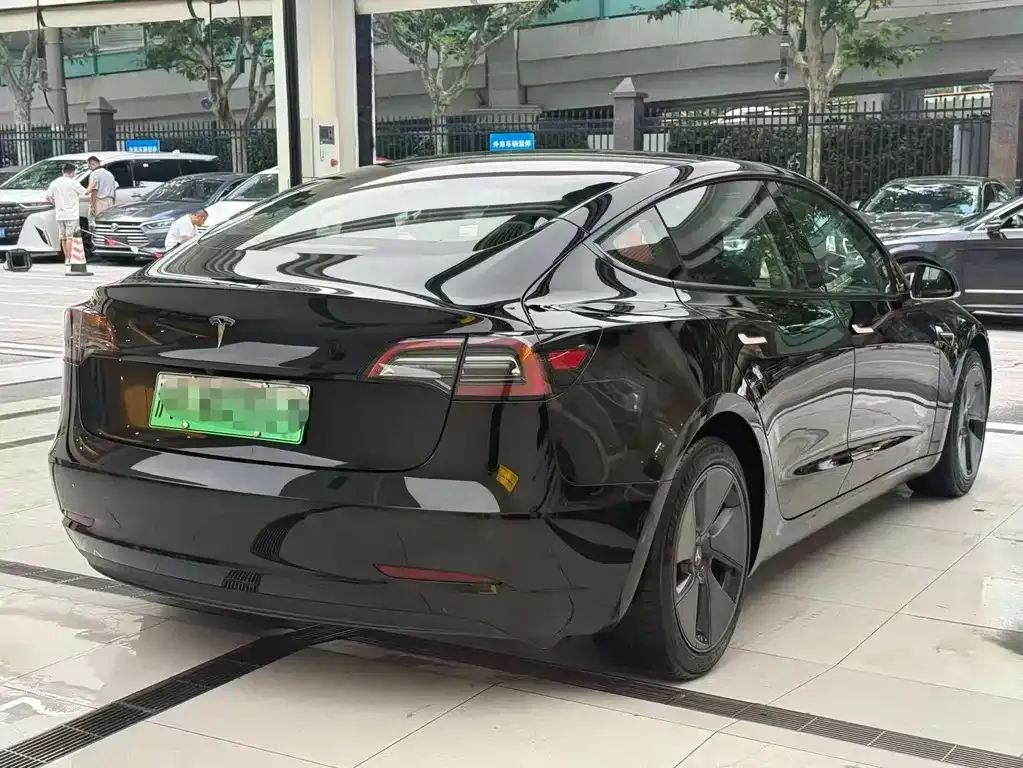 Tesla Model 3 — фото 10