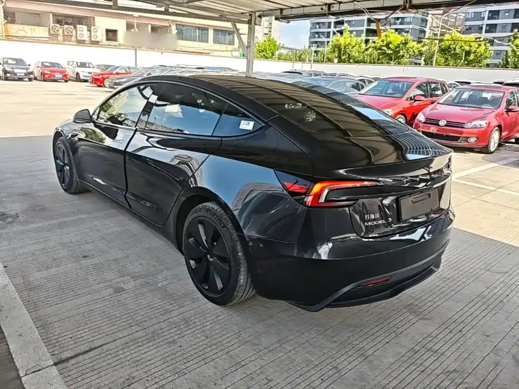 Tesla Model 3 — фото 3