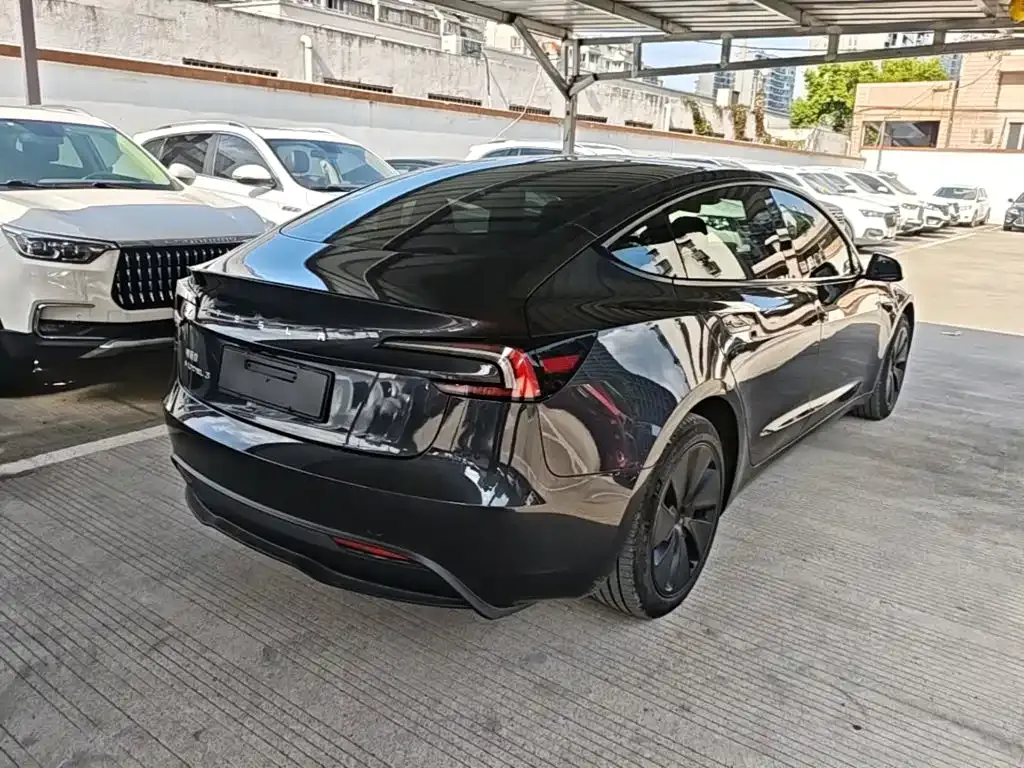 Tesla Model 3 — фото 9