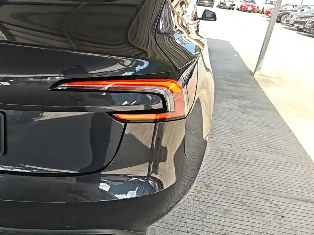 Tesla Model 3 — фото 6