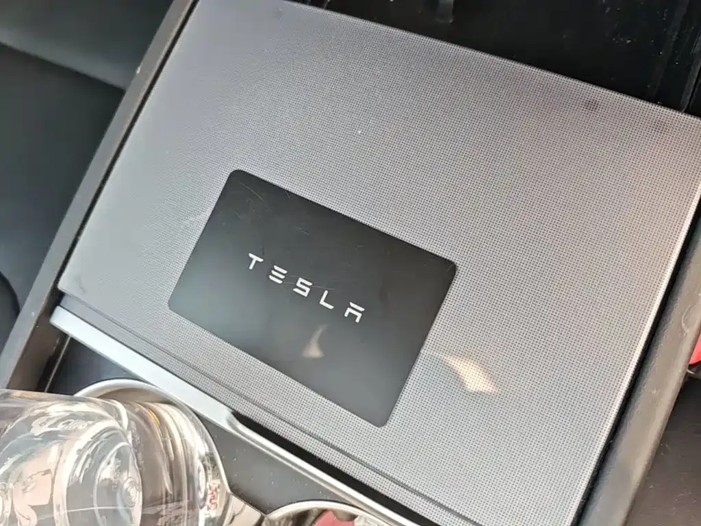 Tesla Model 3 — фото 10