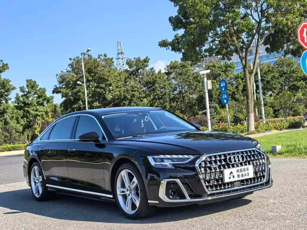 Audi A8 — фото 5