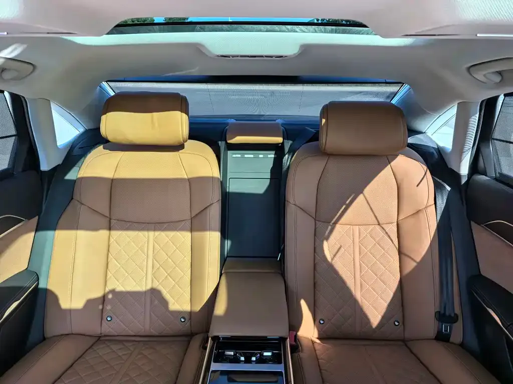 Audi A8 — фото 4