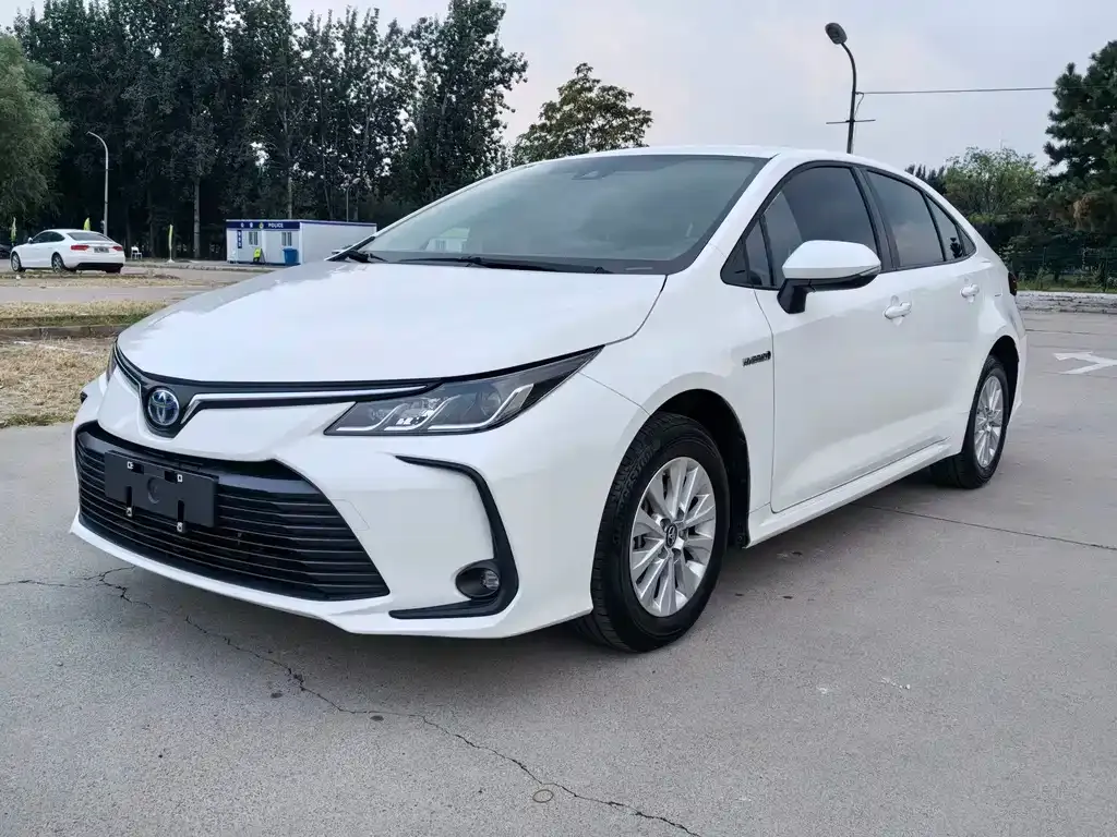 Toyota Corolla — фото 1