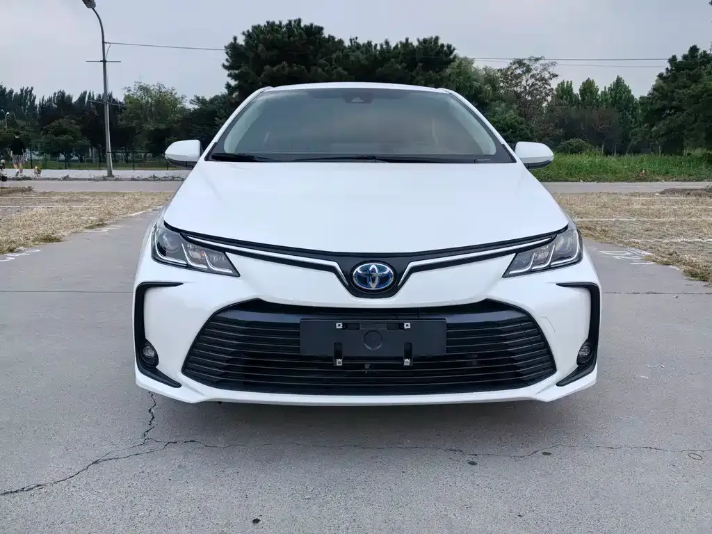 Toyota Corolla — фото 4