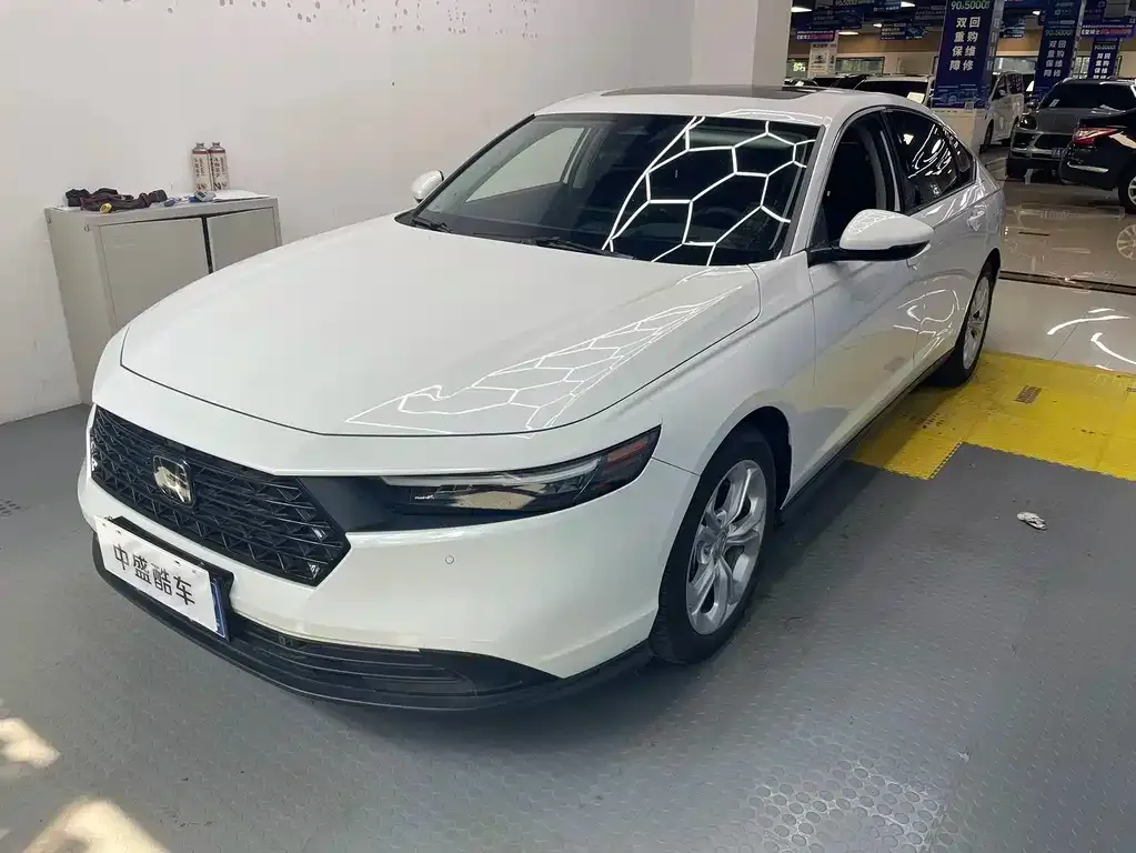 Honda Accord — фото 1
