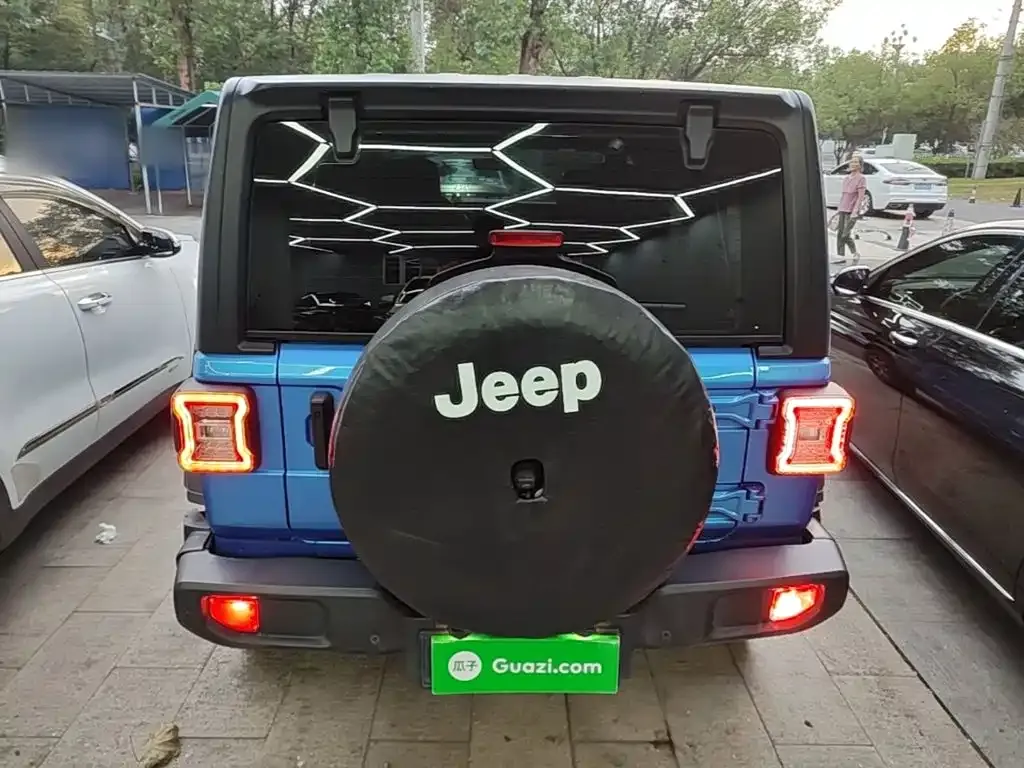 Jeep Wrangler — фото 6