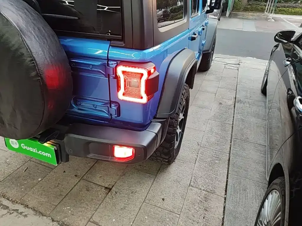 Jeep Wrangler — фото 9