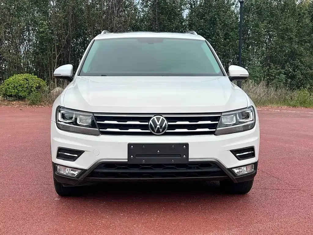 Volkswagen Tiguan L — фото 2