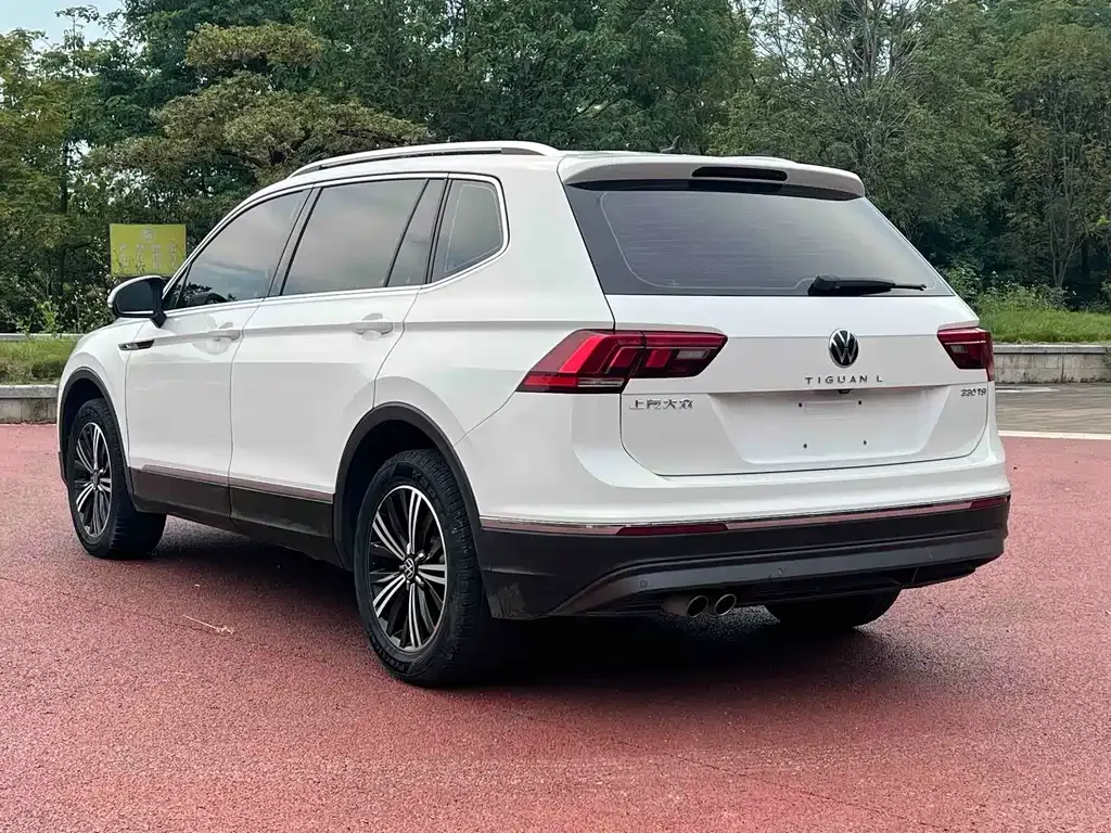 Volkswagen Tiguan L — фото 8