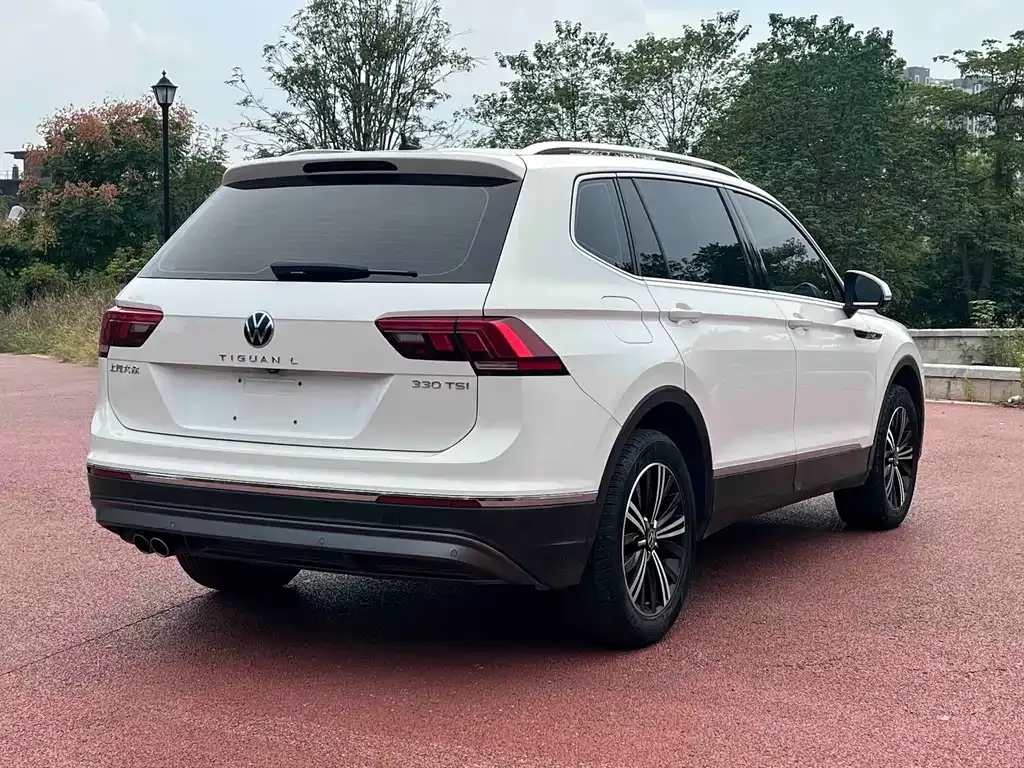 Volkswagen Tiguan L — фото 7