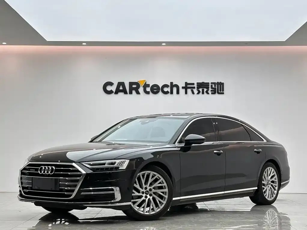 Audi A8 — фото 1
