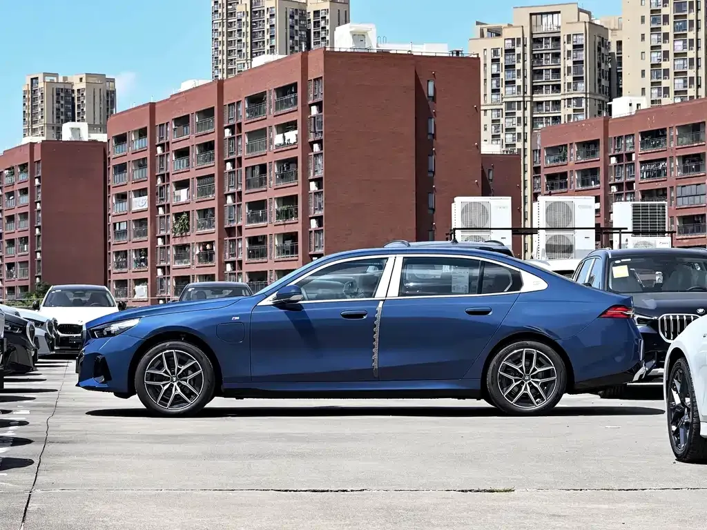 BMW i5 — фото 10