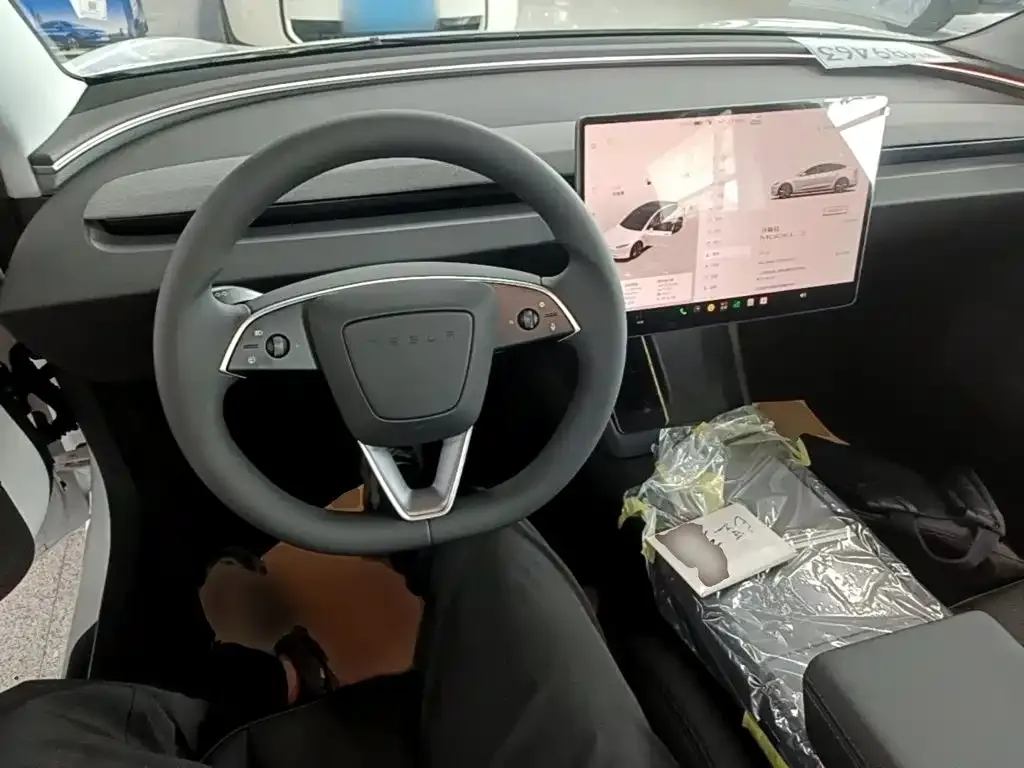 Tesla Model 3 — фото 4