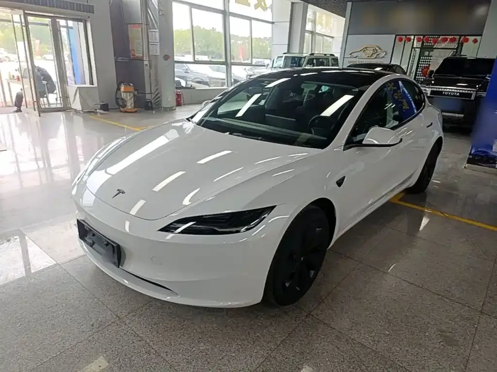 Tesla Model 3 — фото 9
