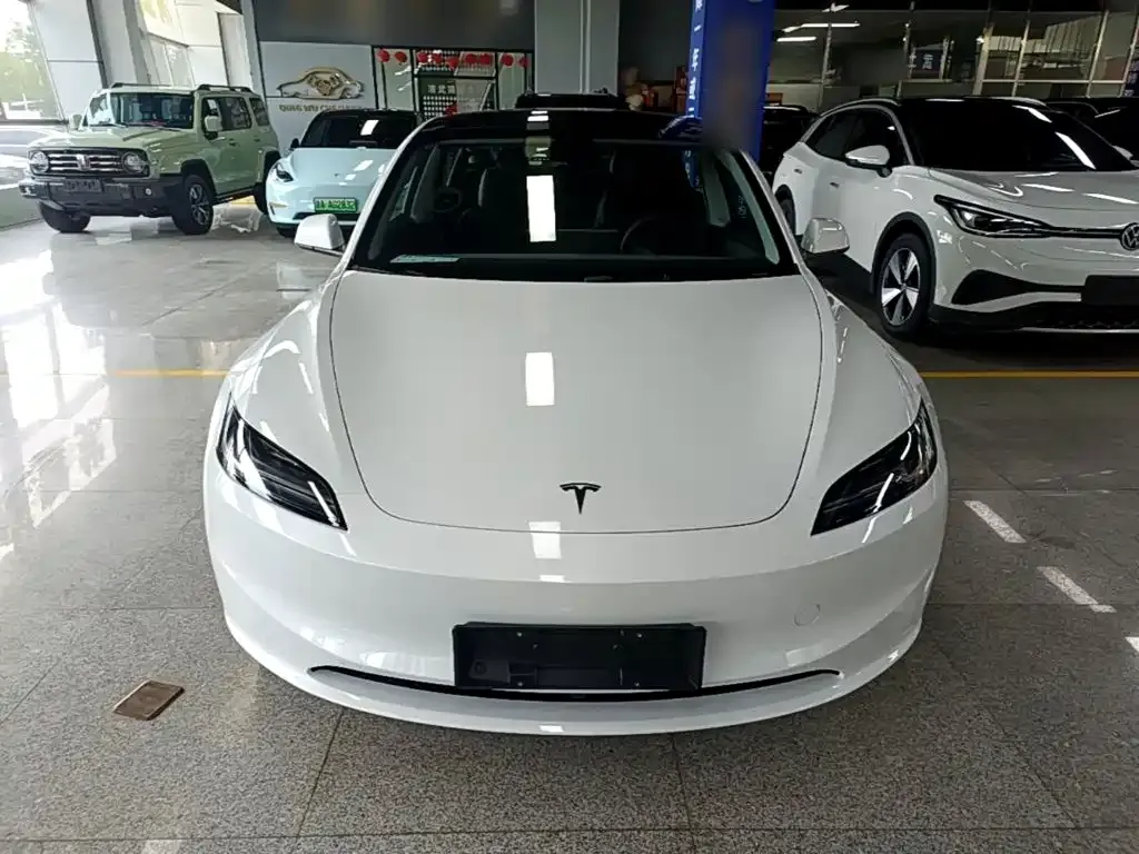 Tesla Model 3 — фото 7