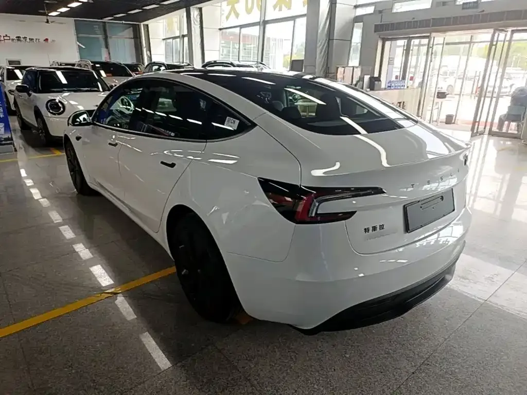 Tesla Model 3 — фото 5