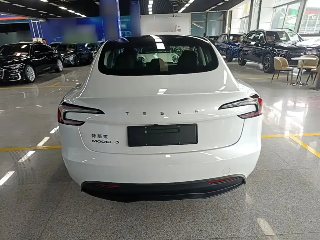 Tesla Model 3 — фото 8