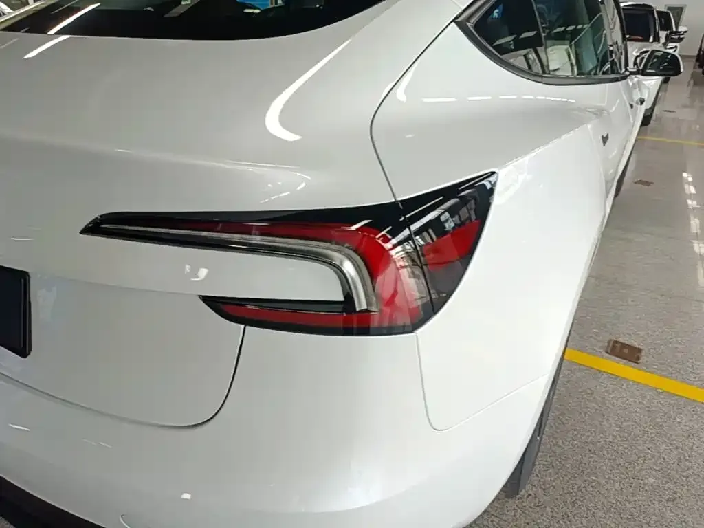 Tesla Model 3 — фото 3