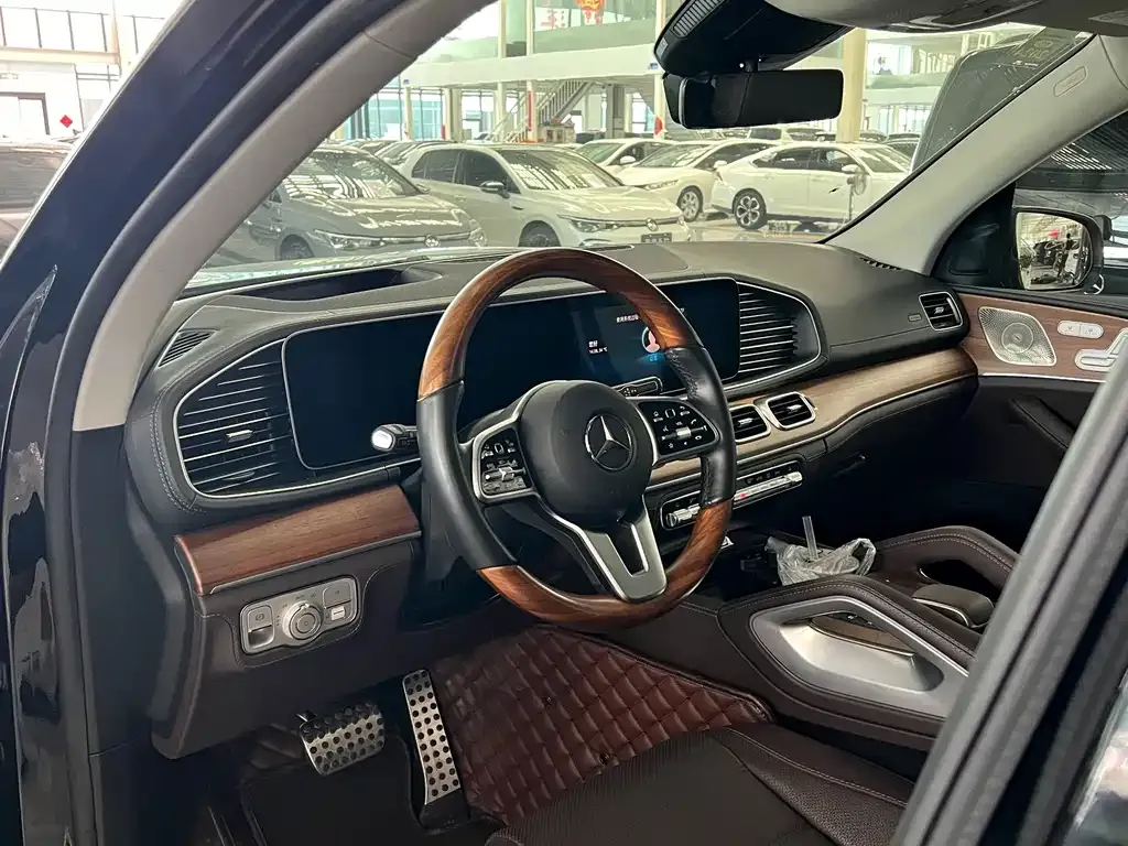 Mercedes-Benz GLS — фото 9