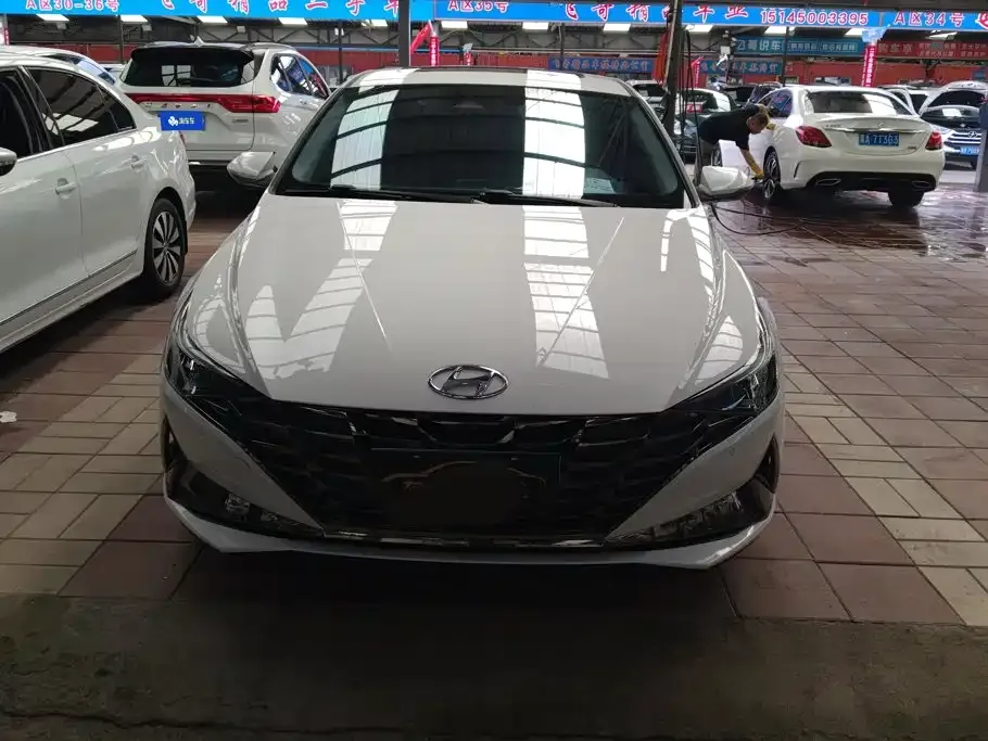 Hyundai Elantra — фото 7