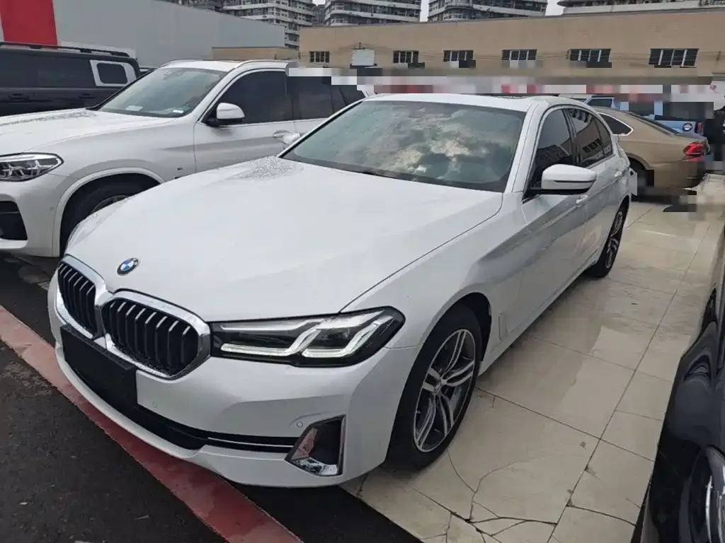 BMW 5 Series — фото 1