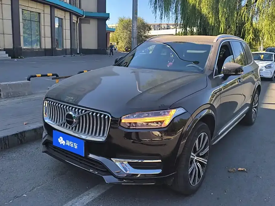 Volvo XC90 — фото 1