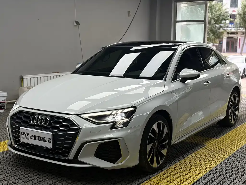 Audi A3 — фото 1