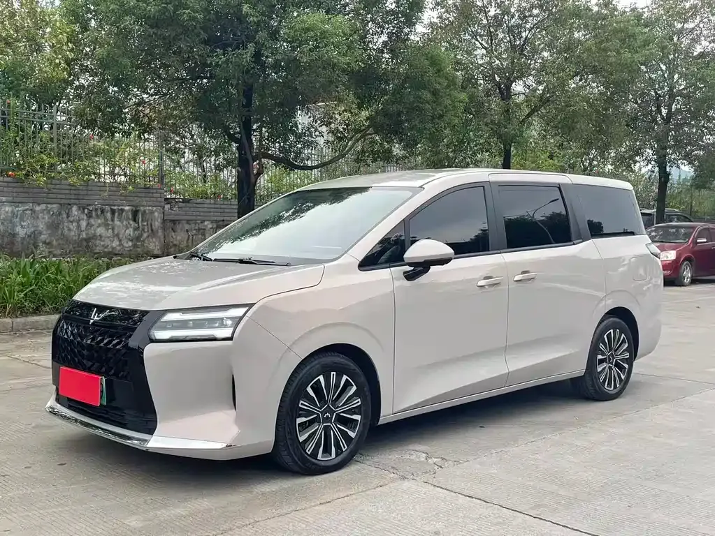 Wuling Xingguang 730 New Energy — фото 1