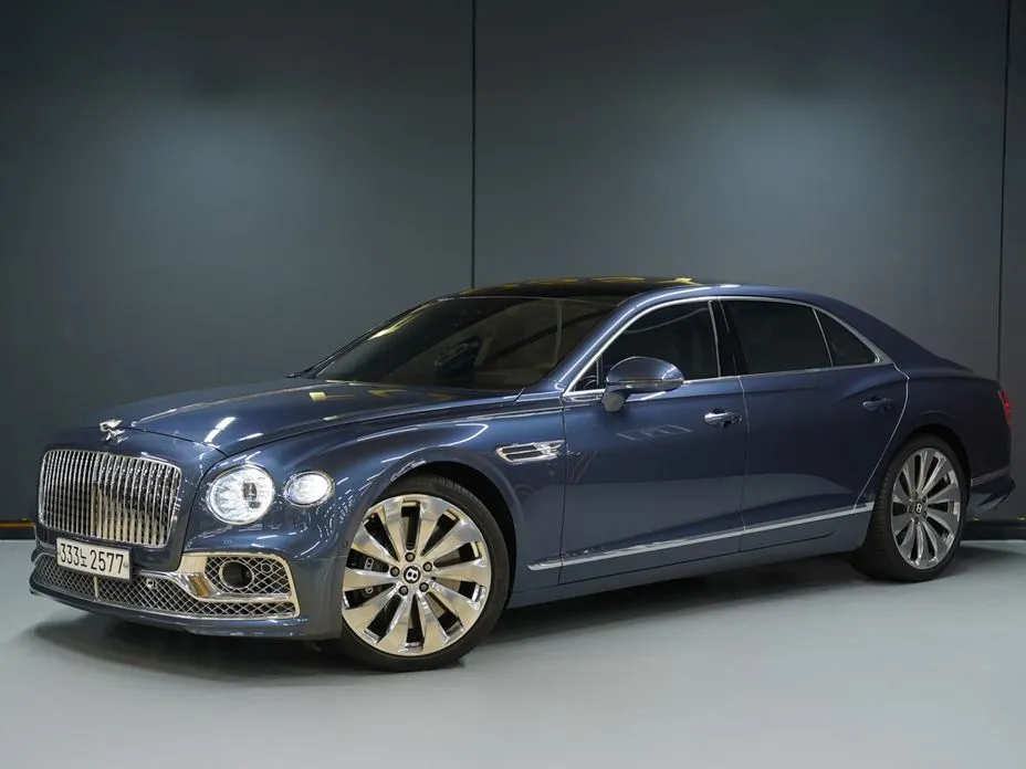 Bentley Flying Spur — фото 1