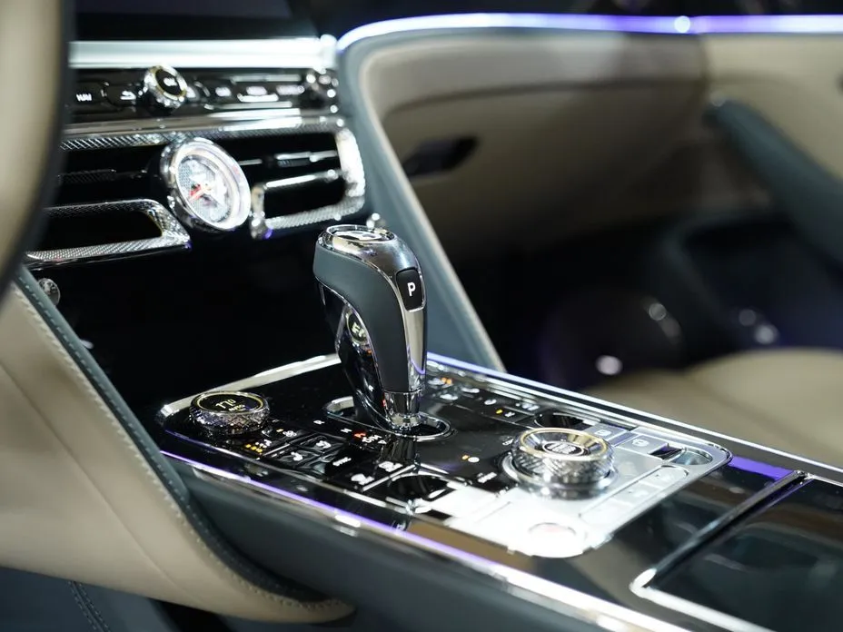 Bentley Flying Spur — фото 7