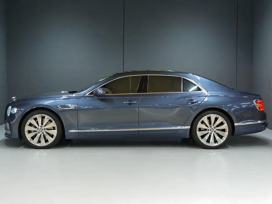 Bentley Flying Spur — фото 3