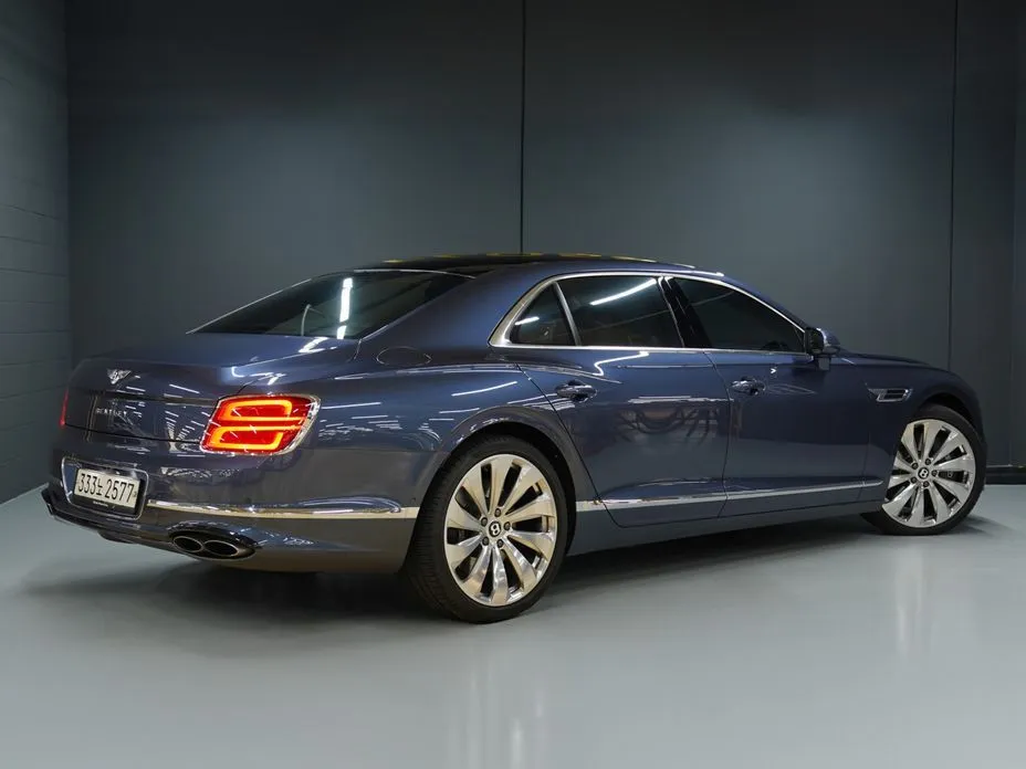 Bentley Flying Spur — фото 4
