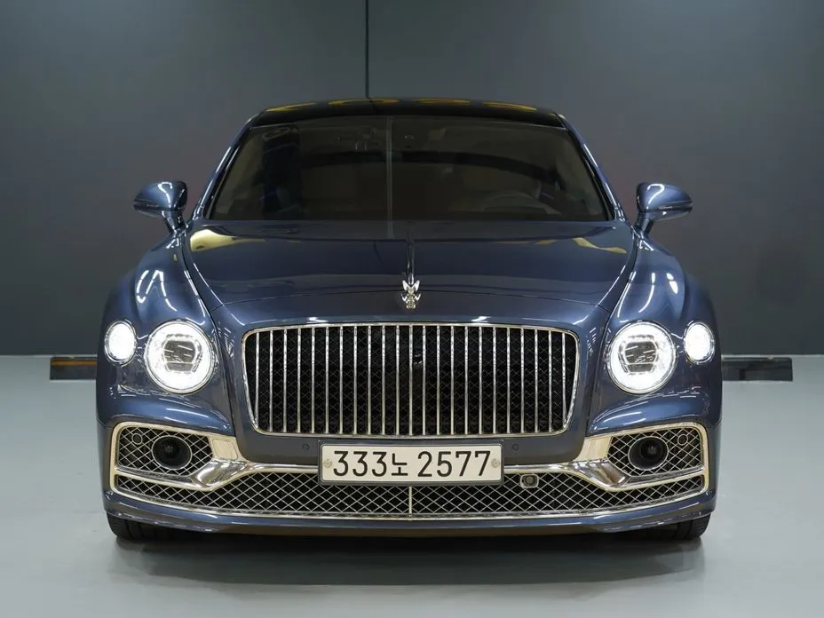 Bentley Flying Spur — фото 10