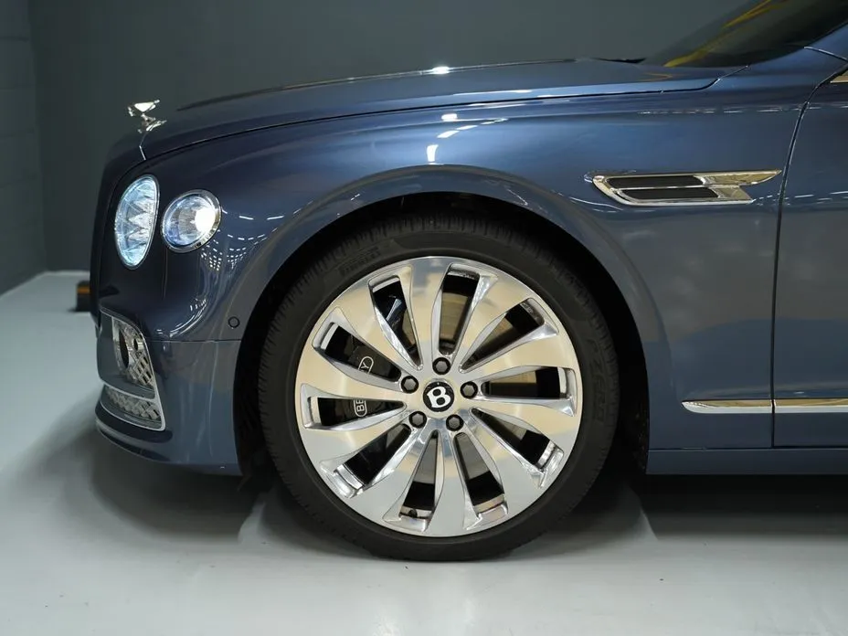 Bentley Flying Spur — фото 6