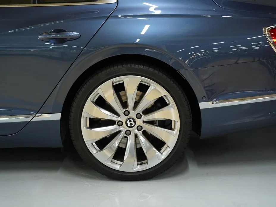 Bentley Flying Spur — фото 2