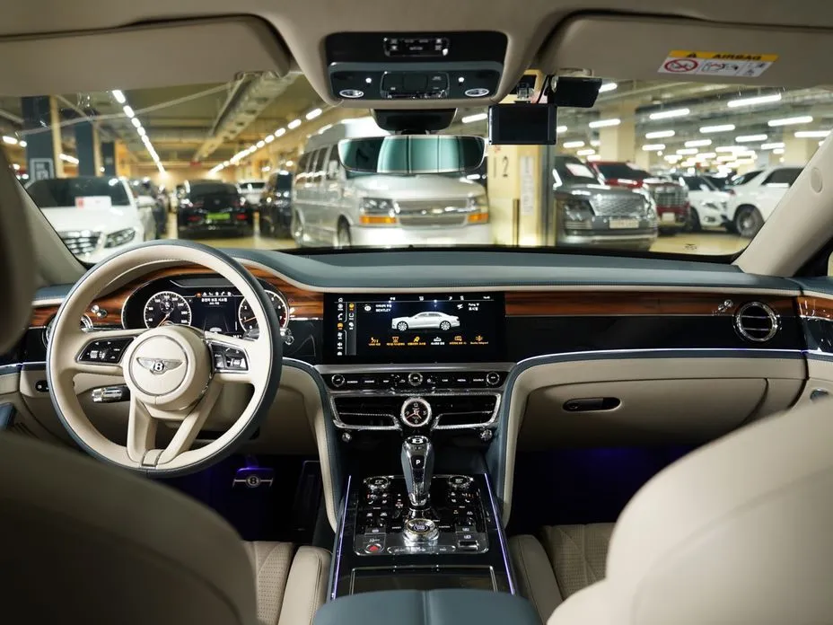 Bentley Flying Spur — фото 8