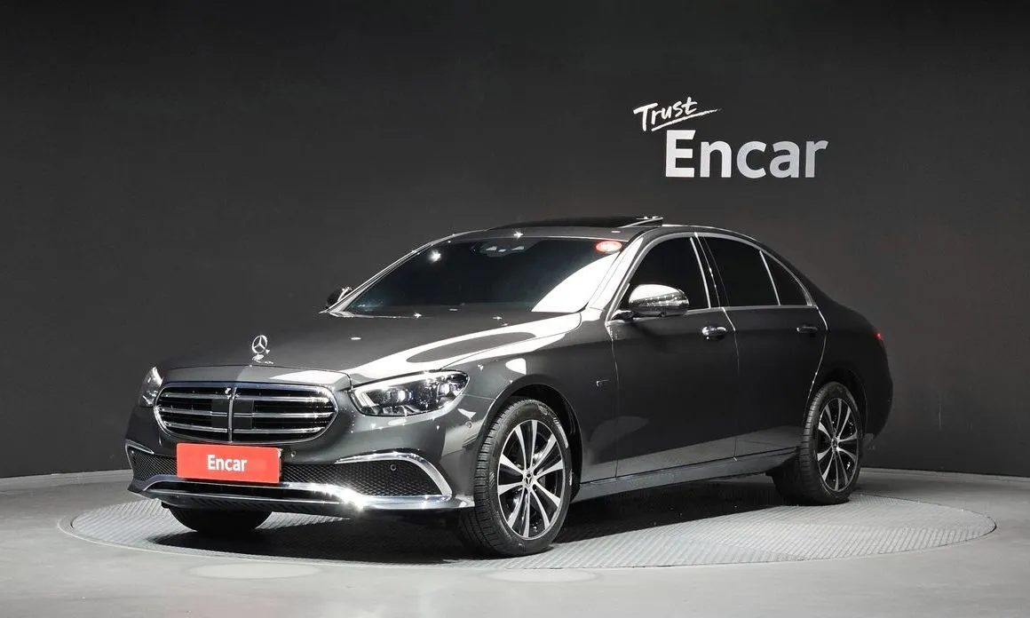 Mercedes-Benz E-Class — фото 1