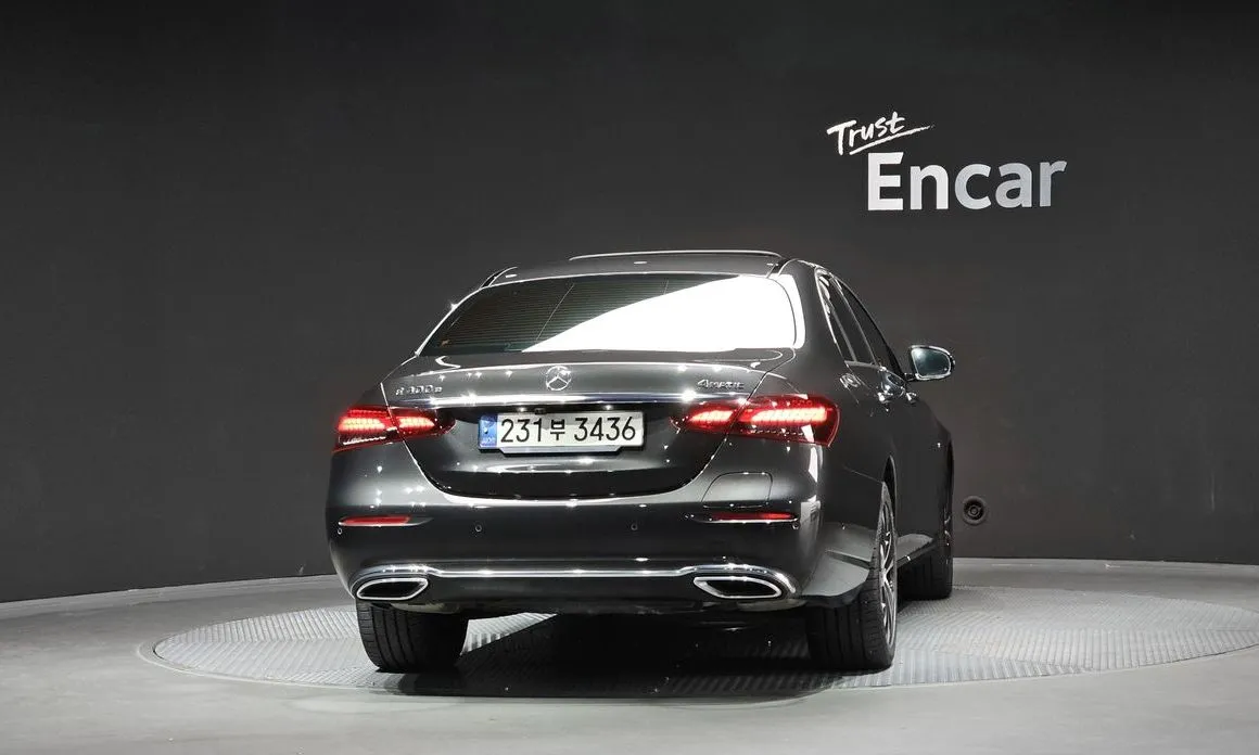 Mercedes-Benz E-Class — фото 2