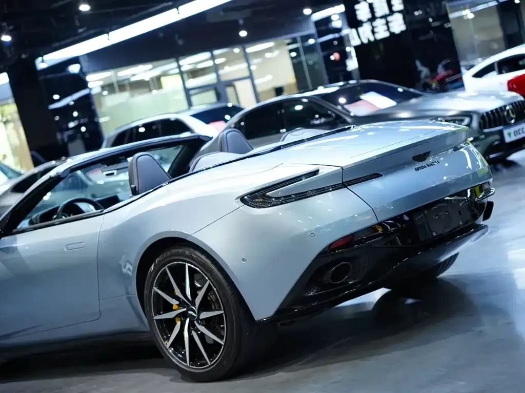 Aston Martin DB11 — фото 4