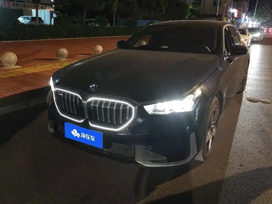 BMW 5 Series — фото 1